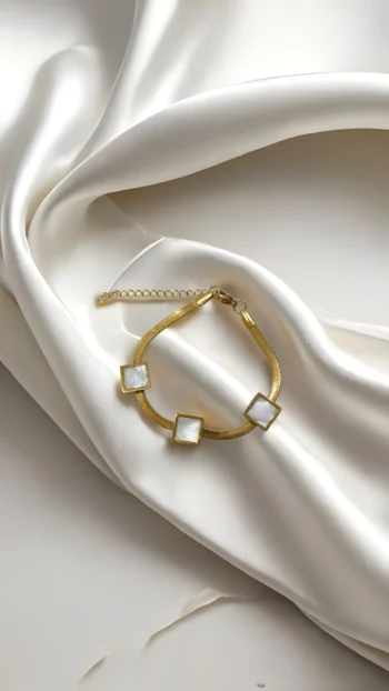 NOOR BRACELET - SOFT GOLD AND SHELL