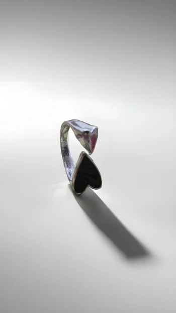 SILVER EDGE OF LOVE RING