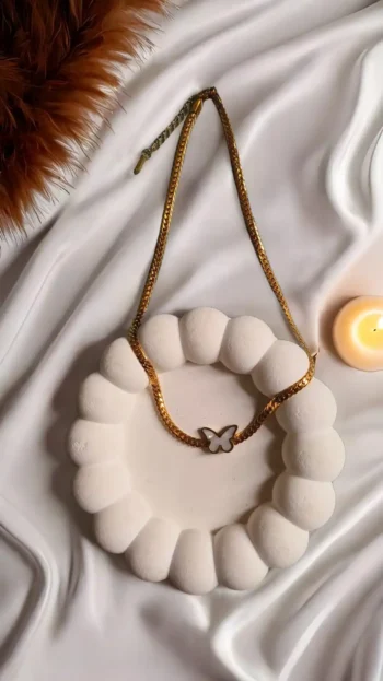 GOLDEN FLUTTER NECKLACE
