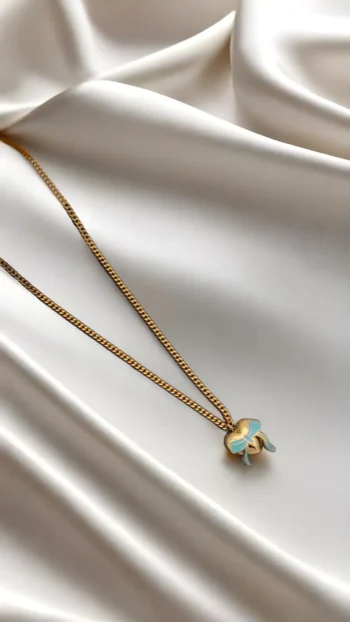 BOWTIFUL HEART NECKLACE